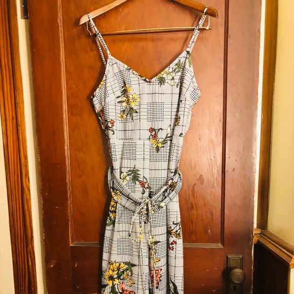 Poof! Belted Sleevless Jumpsuit. Large - Picture 3 of 8